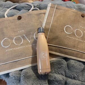 2 Cove beach bags from Atlantis Bahamas